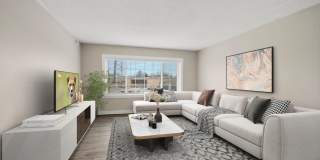 Modern, Tranquil, High-End Apartment in Downtown Downers Grove Gallery 12