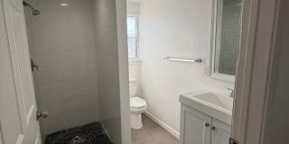 2 Week Free Move-In Special! Charming Renovated 1BR Near The Pearl & River Walk Gallery 8