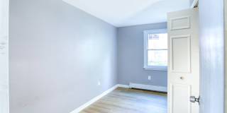 Lovely 3 Bedroom 1 Bathroom - 1st Floor with/ Washer and Dryer Gallery 37