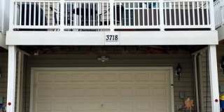 Beautiful Single Family home with Loft and Off Street Parking Gallery 4