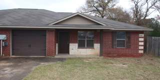 COMING SOON! 3 Bed 2 Bath 1 Car Duplex- Lindale ISD! Gallery 1