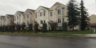 2 bedroom 2.5 bath townhouse in Pasco! BONUS OFFICE! Gallery 1