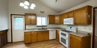 Lovely 3 Bed/2 Bath in Westminster! Available June Lovely 3 Bed/2 Bath in Westminster! Available June Gallery 16