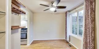 Updated 3+2.5 End Unit w/ 2 PARKING SPACES Gallery 14