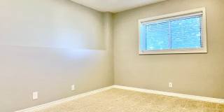 Beautiful Valley Views & Utilities Included! Gallery 16