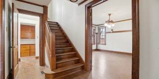 Private House on iuka ave Ravine – Central Campus – Newly Renovated - Flexible Pricing Gallery 8