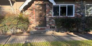 2 BEDROOM & 1.5 BATHROOM PLEASANTON TOWNHOME APARTMENT!! Gallery 1