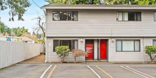 Clean, inviting 2-bdrm/1.5 bath unit in Milwaukie. Private patio, designated parking Gallery 1