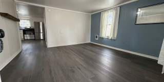 2 Bedroom House with Large Yard Gallery 3