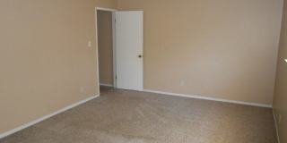 Spacious 2 story Townhouse with Community Pool Gallery 13
