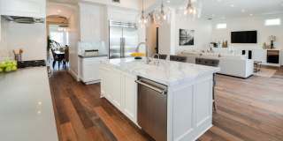 NEW 5 bedroom 4.5 Bath with Pool Gallery 20
