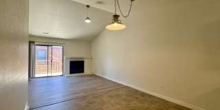 Spacious 2 Bed 2 Bath Condo in Aurora! Across from Community Pool!! Spacious 2 Bed 2 Bath Condo in Aurora! Across from Community Pool!! Gallery 4
