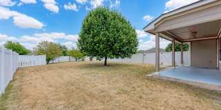 Large home in Pflugerville!  3 car garage - Highland Park Neighborhood Gallery 45