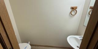 Close to COCC!  Townhouse, 2.5 Bath, W/D Hookups, Gas Fireplace, Water/Sewer Paid, Garage Gallery 8