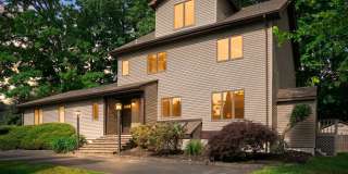 City Convenience with Neighborhood Charm Gallery 1