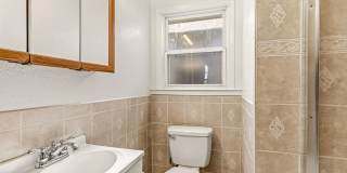 Spacious 3-Bedroom House in Oakland's Meadow Brook Gallery 16