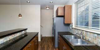 2BD 2.5BA + Bonus Room/Den/Office Townhouse w/Garage + AC + Washer/Dryer Included Gallery 5