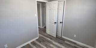 3 Bedroom Beautifully updated Ranch Gallery 21