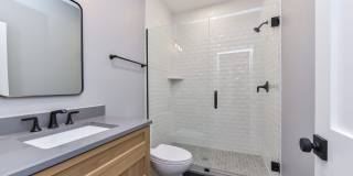 2135 N Lakewood Avenue Gallery 26