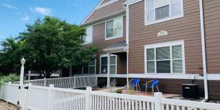 Beautiful 2 bed, 2 bath condo with 1 car garage and easy access to I-25 Gallery 1