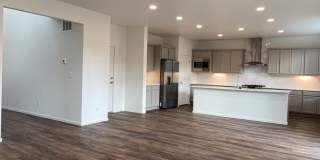 Exquisite 3 Bed 2.5 Bath Single Family Home Gallery 6