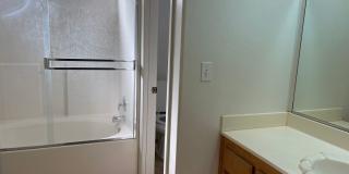 MOVE IN SPECIAL $500 OFF FIRST MONTH RENT! Lovely Home In Southwest Bakersfield! Gallery 8
