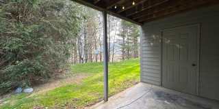 Cute Studio, Big Porch, Great Location! Gallery 12