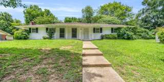 Renovated 3 Bedroom 2 Bath Home for Rent with Detached Garage! Gallery 1