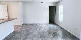 361 NW Friar Street Gallery 12