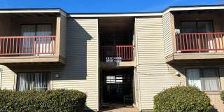 1 BR Condo in Greenbriar Walking Distance to U of M! Gallery 3