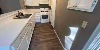Charming 1 Bedroom Condo with Detached 1 Car Garage! Gallery 9