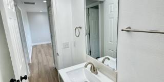 Downtown Clermont - Beautifully Renovated 2-Bed/1-Bath Upstairs Unit with Stunning Lake Minneola Views- Gallery 36