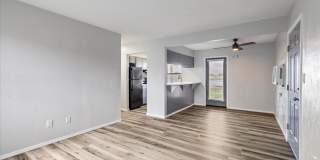 Beautifully Updated 1Bed / 1Bath Apartment Home Gallery 1