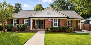 3/2 Duplex Conveniently Situated in an Established Neighborhood! Gallery 1