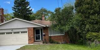 3 Bedrooms One Floor Ranch House with 2 car attached garage in Lyndhurst Gallery 45