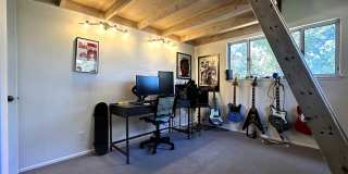 Three bedroom, two bathroom home with gorgeous views and sunroom for rent in the hills of Fairfax! Gallery 12