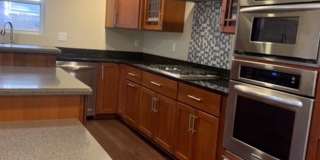 Absolutely Stunning Single Family in Bloomfield! Gallery 1