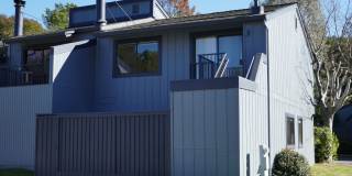 LARGE THREE BEDROOM TWO AND HALF BATH END UNIT CONDO TOWNHOME IN CANON VILLAGE Gallery 1