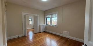 Amazing Coolidge Corner Apt w. Gas, Heat and Hot Water Included!  Sunny and Spacious.  Cat Friendly, Parking Avail Gallery 4