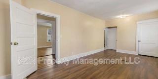 1921 Reynolds Street Gallery 11