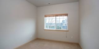 Modern 4 Bedroom, 2.5 Bath Home In Silver Creek w/AC Gallery 29