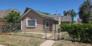 SPACIOUS, BRIGHT 2 BEDROOM - LARGE YARD Gallery 3