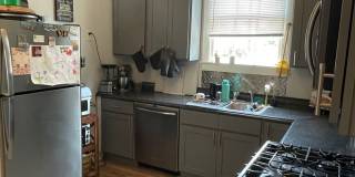 Gorgeous 3BD Apartment above commercial space ON MAPLE ST Gallery 6