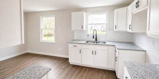 Newly Rehabbed 4BR Home in Hamilton Schools w/ Full Basement Gallery 4