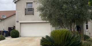 Gorgous 4 bedroom, 3 full bath home with pool Gallery 1