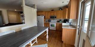 Bright & Spacious 2-Bed Townhome in great neighborhood with attached 2-car Garage! Gallery 6