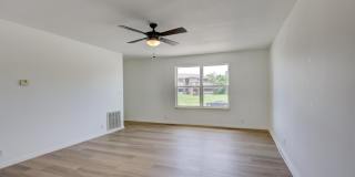 729 W 31st Terrace Gallery 8