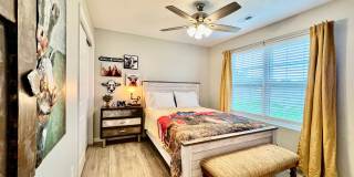 NEW Farmhouse Retreat Rustic decor and Cozy vibes! Gallery 4