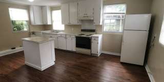 Now Leasing: First Month Free & No Deposit! Charming Carriage House near Downtown Savannah Gallery 3