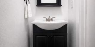 REMODELED HUGE BRIGHT 2400sf 4BR/3.5BA Havenscourt Split Level Home w Cottage AVAIL NOW Gallery 36